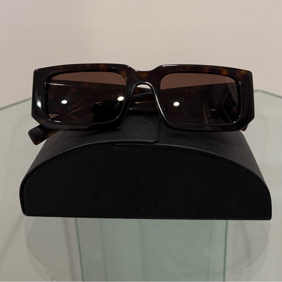 Prada sunglasses - PR O6YS - Picture 1 of 5